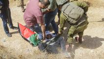 جنود الاحتلال يعتقلون فلسطينياً قرب نابلس، الضفة الغربية 8 سبتمبر 2023 (ناصر إشتية/Getty)