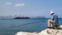 ناقلة نفط بالقرب من ميناء لبناني (جوزيف عيد/فرانس برس)