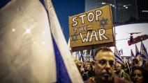 متظاهرون إسرائيليون يطالبون بإنهاء الحرب على غزة/ تل أبيب 22 يونيو 2024 (Getty)