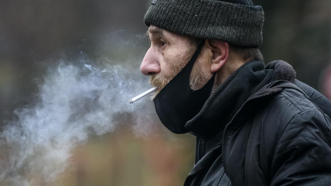 تدخين وسط كورونا في أوكرانيا (مكسيم ماروسنكو/ Getty)