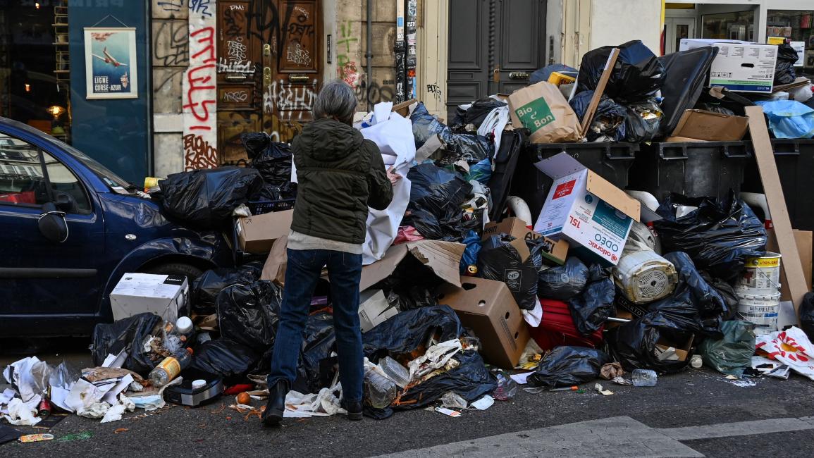 الحال في فرنسا بلا عمال التنظيف (كريستوف سيمون/ فرانس برس)