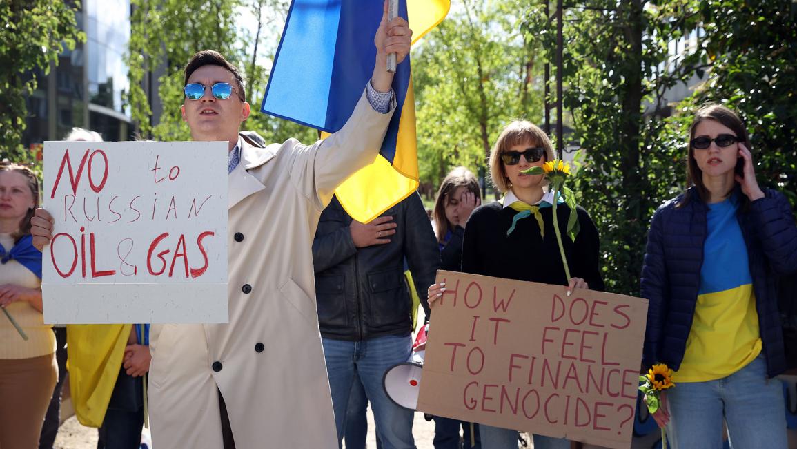 أوكرانيون في بروكسل يحتجون على استيراد النفط من روسيا