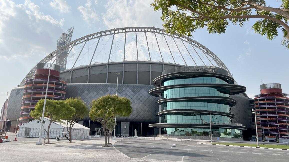 معرض "عالم كرة القدم" يقام قرب استاد خليفة الدولي أحد ملاعب مونديال قطر (عبد الله كسواني/ الأناضول)