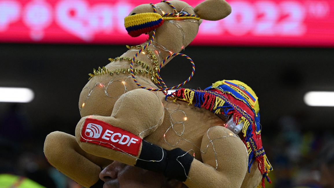 أحد مشجعي الإكوادور يرتدي قبعة على شكل جمل (راؤول أربوليدا / Getty)