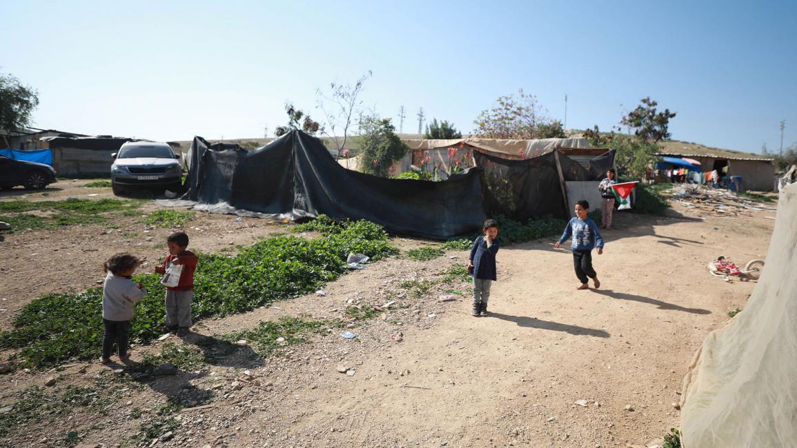 قرية الخان الأحمر تواجه التهجير الإسرائيلي