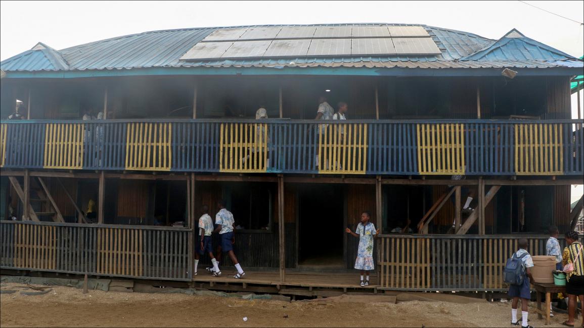 نيجيريا.. مدرسة عائمة لتوفير سبل التعليم للأطفال الفقراء