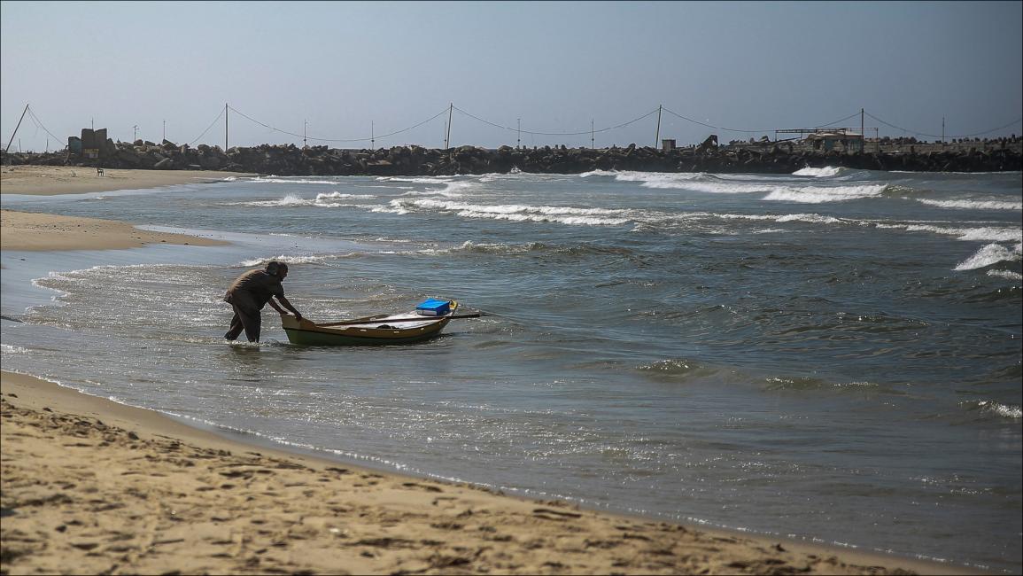 صيادو غزة.. صنارة لقمة العيش في مرمى القناص الإسرائيلي