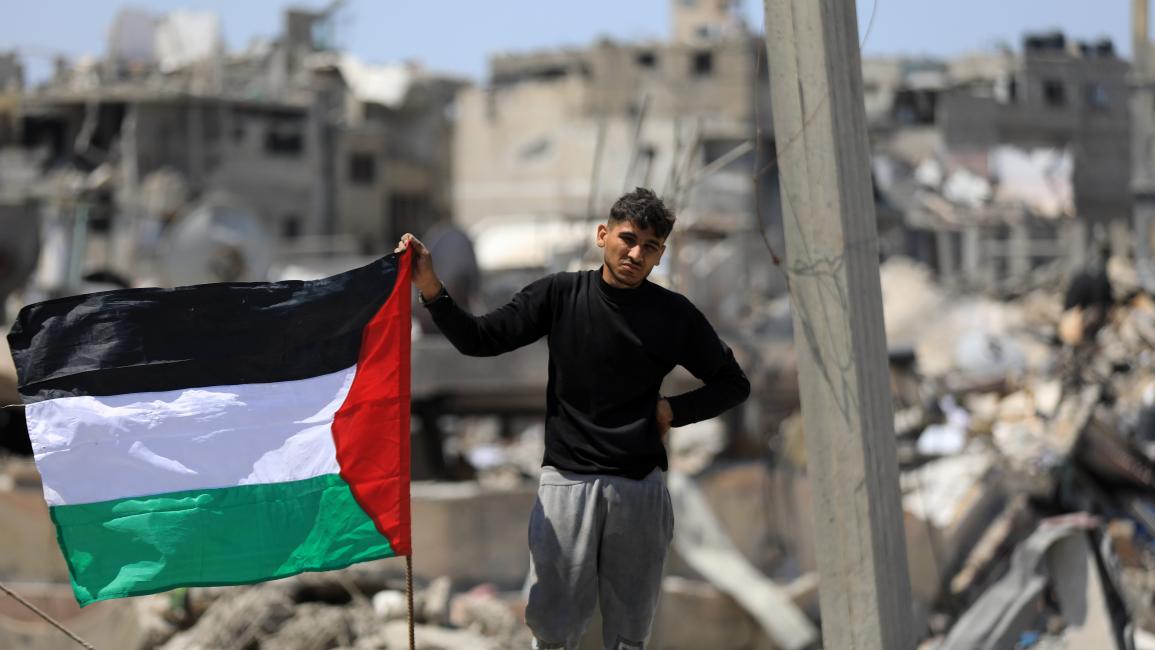 علم فلسطين في خانيونس (ياسر قديح/ Getty)