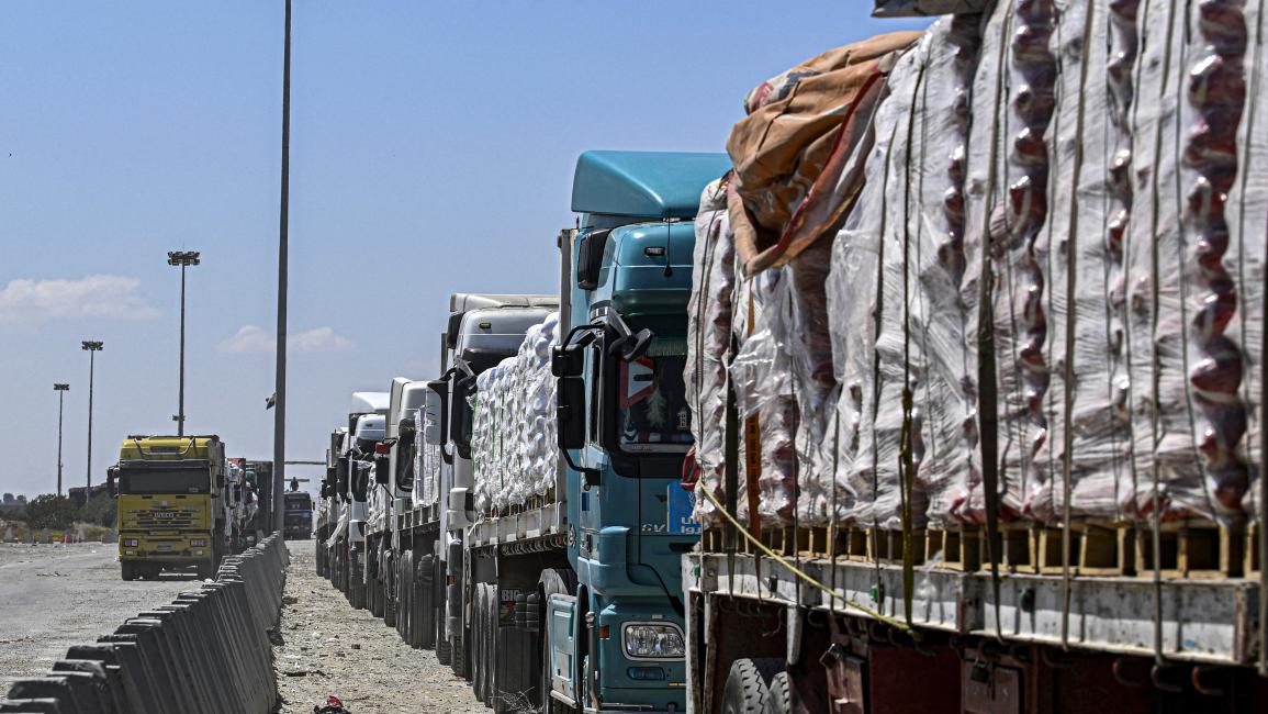 عرقلت إسرائيل مرات عدة دخول المساعدات عبر معبر رفح (خالد دسوقي/ فرانس برس)