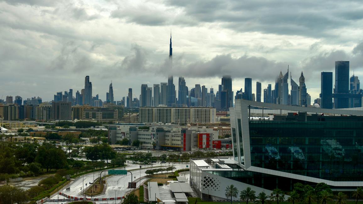 أصيبت دبي، المركز المالي، بالشلل بسبب الأمطار (جوزيبي كاكاس/Getty)
