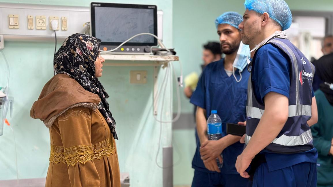  طبيبان بريطانيان في غزة (دعاء الباز/ الأناضول)