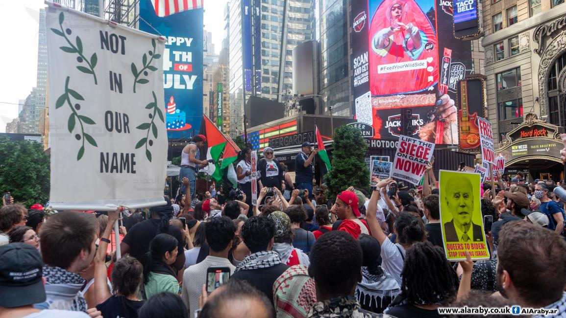 تظاهرة نيويورك جاءت تزامناً مع عيد الاستقلال في أميركا (لويزة قادري / العربي الجديد)