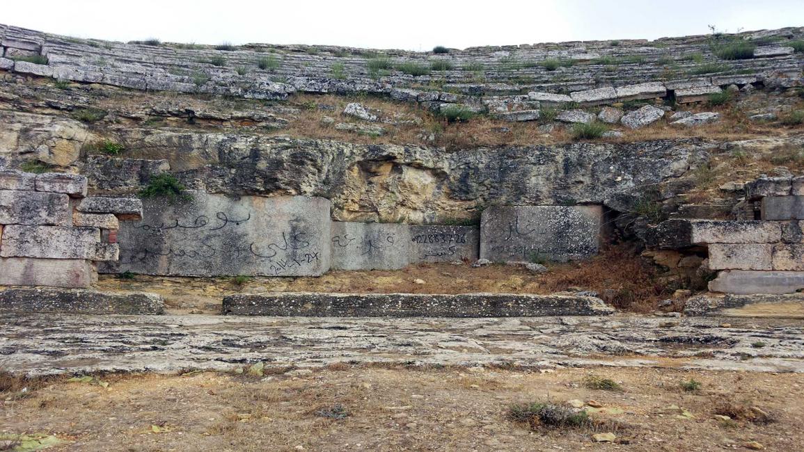 العبث-والكتابة علي مسرح اغريقي يعود للقرن السادس قبل الميلاد