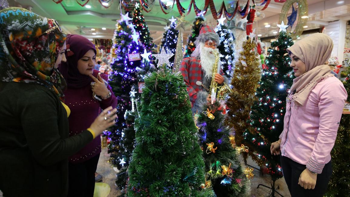 عراقيات وزينة عيد الميلاد - العراق - مجتمع
