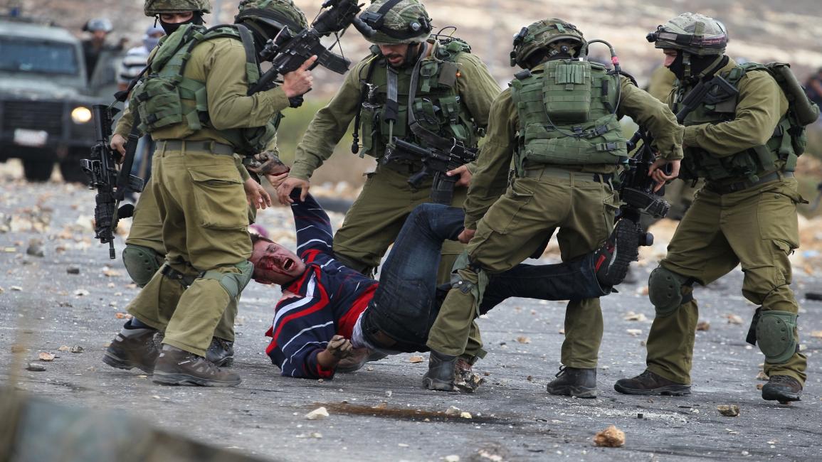 الجيش الإسرائيلي يعتقل شابا فلسطينيا برام الله(عباس مومني/فرانس برس)