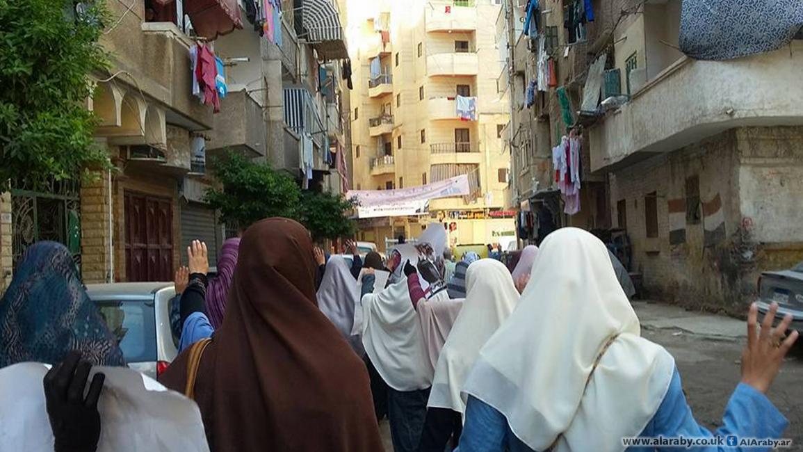 رافضو الانقلاب يتحدون الطقس السيء بالتظاهر في الإسكندرية