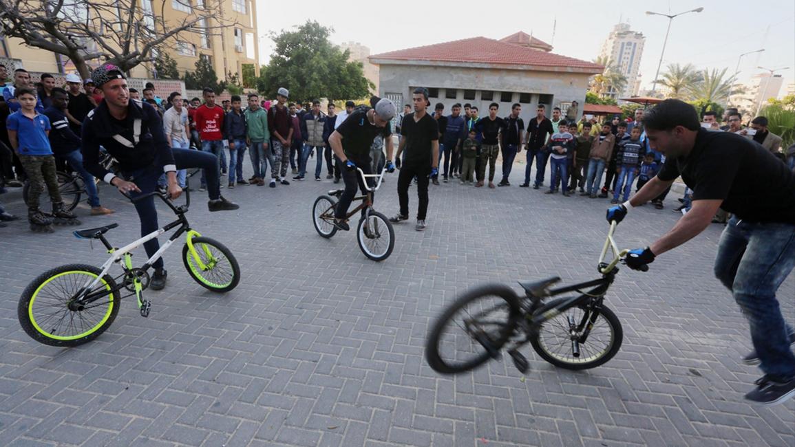 شبان فلسطينيون يستعرضون مواهب رياضية باحتفال شعبي في غزة