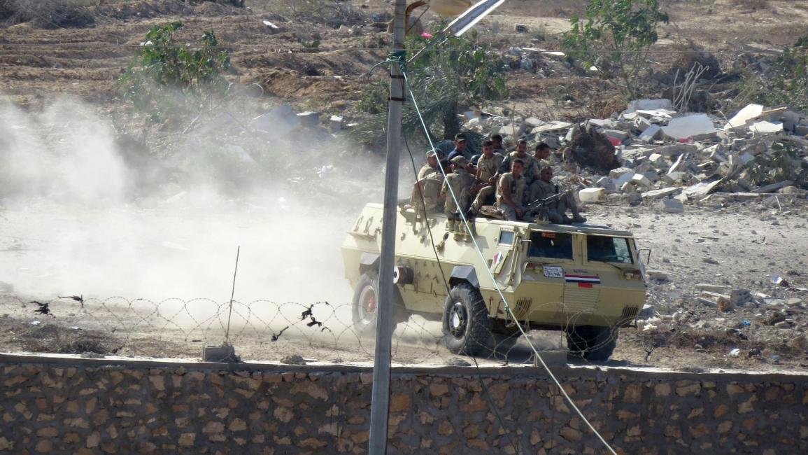 آلية عسكرية مصرية من عشرات تنتشر على الحدود