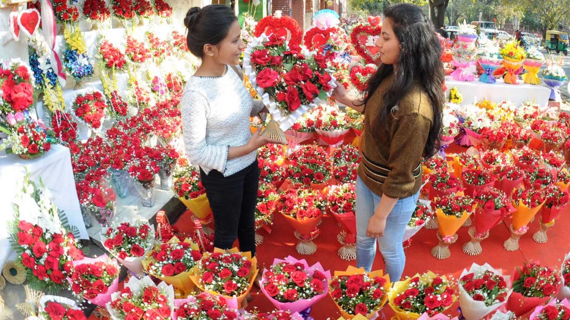 عشاق يحتفلون في عيد الحب حول العالم(getty)