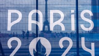 شعار أولمبياد باريس مع برج إيفل، 8 يوليو 2024 (فرانس برس)