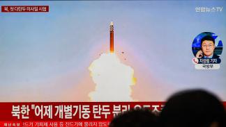 صور من بث تلفزيوني لتجربة صاروخية كورية شمالية، 27 يونيو 2024 (Getty)