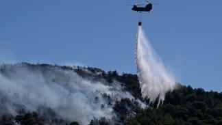 تكافح السلطات لإخماد حرائق الغابات في اليونان، 30 يونيو 2024 (فرانس برس)