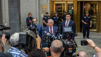 مينينديز يتحدث لوسائل الإعلام عقب خروجه من محكمة مانهاتن، 16 يوليو 2024 (Getty)