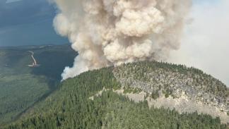 تصاعد دخان حرائق الغابات في أقصى غرب كندا، 23 يوليو 2024 (Getty)