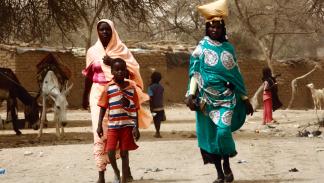 نساء سودانيات في مخيم زمزم 12 إبريل 2024 (Getty)