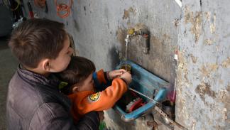 تلوث المياه أزمة يعاني منها السوريين، 18 مارس 2017 (فرانس برس)