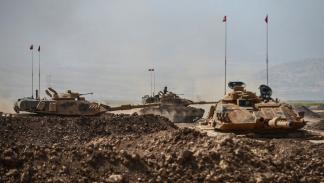 آليات عسكرية تركية بالقرب من بوابة معبر الخابور بين تركيا والعراق 27 سبتمبر 2017 (Getty)