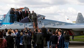 الرئيس التركي ونظيره الروسي يتفقدان طائرة "سو 57" في موسكو، 27 أغسطس 2019 (Getty)