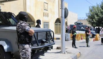 قوات أمن أردنية أمام محكمة أمن الدولة 12 يوليو 2021 (Getty)