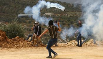 فلسطينيون يحتجون على المطالبة بشرعنة أفيتار،10 إبريل 2023 (الأناضول)