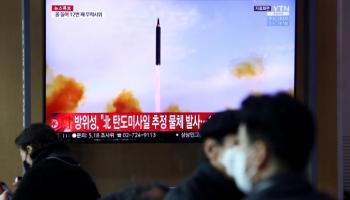 كوريا الشمالية  تطلق صاروخا عابرا للقارات 