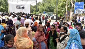 متظاهرون للمطالبة بالعدالة لطفلة أغتصبت في الهند (سانجيف فيرما/ Getty) 