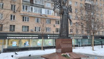 تمثال الشاعرة ليسيا أوكراينكا وسط موسكو (العربي الجديد) 
