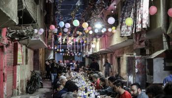 تضاعفت تكلفة إفطار رمضان في مصر (الأناضول)