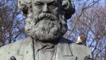 تمثال لكارل ماركس - القسم الثقافي