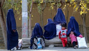 نساء أفغانيات وبرقع في أفغانستان (عمر أبرار/ فرانس برس)