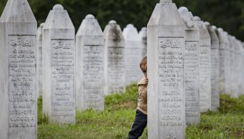 شواهد ضحايا مذبحة سربرنيتسا - البوسنة - 10 يوليو 2022 (دينيس زوبيري/ الأناضول)
