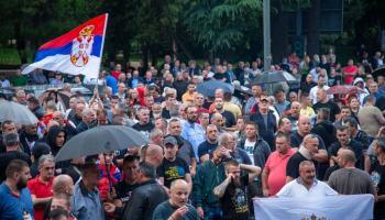صرب مونتينيغرو يحتجّون على مشروع ذكرى مذبحة سربرنيتسا - 22 مايو 2024 (روسمين راديتش/ الأناضول)