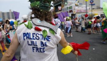 "فلسطين ستكون حرة" في مهرجان البحر السنوي في نيويورك (كينا بيتانكور/فرانس برس)