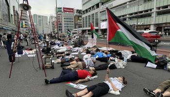 طوكيو تتضامن مع غزة بتجسيد رمزي لفصول من حرب الإبادة