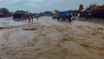 فيضانات ما بعد الأمطار الغزيرة في القضارف (فرانس برس)