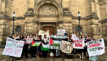 طلاب جامعة إدنبرة يقاطعون حفلات التخرج وينسحبون، يوليو 2024 (مجموعة العدالة لفلسطين في إدنبرة)