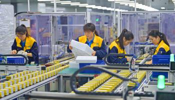 مصنع لبطاريات الليثيوم في الصين، 22 أبريل 2024 (Getty)