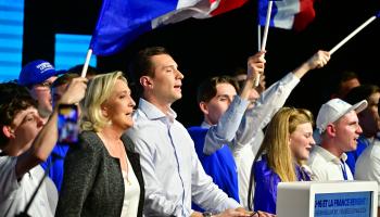 اليمين المتطرف الفرنسي/مارين لوبان وجوردان بارديلا بتجمع انتخابي شمال فرنسا، 24 مايو 2024 (آلان جوكار/فرانس برس)
