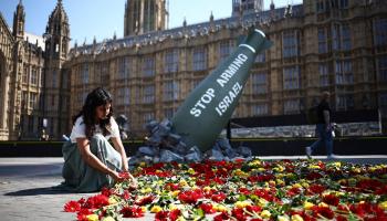 "أوقفوا تسليح إسرائيل"، مقابل مبنى البرلمان في وسط لندن في 30 يوليو 2024.