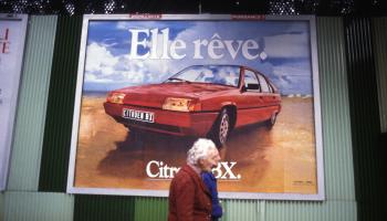 	 إعلان لسيارة Citroën BX في باريس، 4 أكتوبر 1982 (أوليفييه بويت/ Getty)